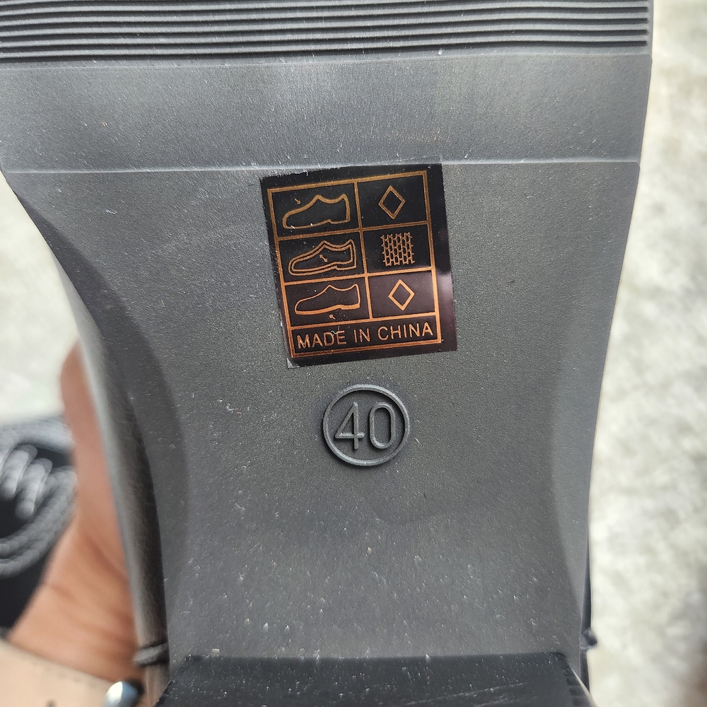 Black Western Embroidered Boots - Picture 5 of 6